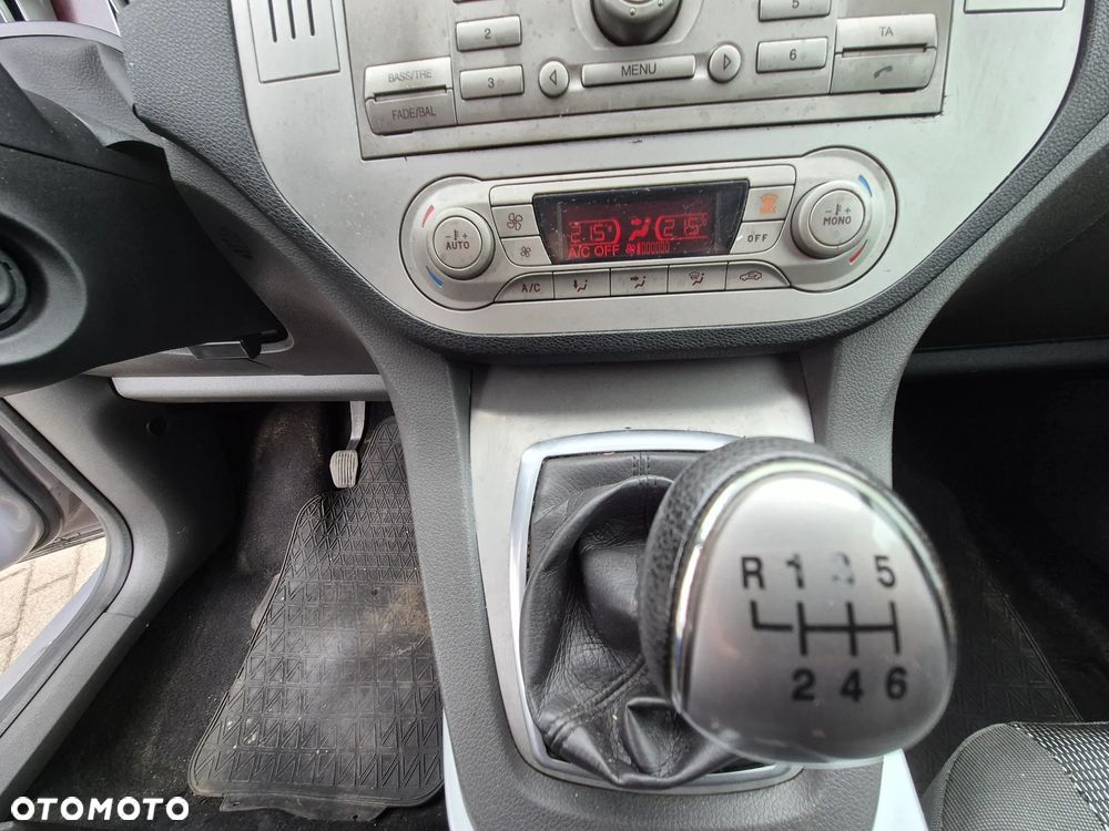 Ford Kuga - 12