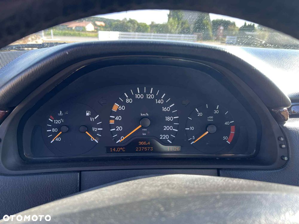 Mercedes-Benz Klasa E 290 T TD Elegance - 10