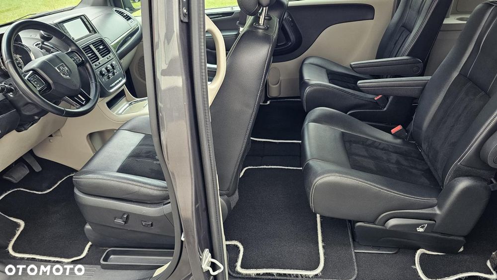 Dodge Grand Caravan 3.6 R/T - 17