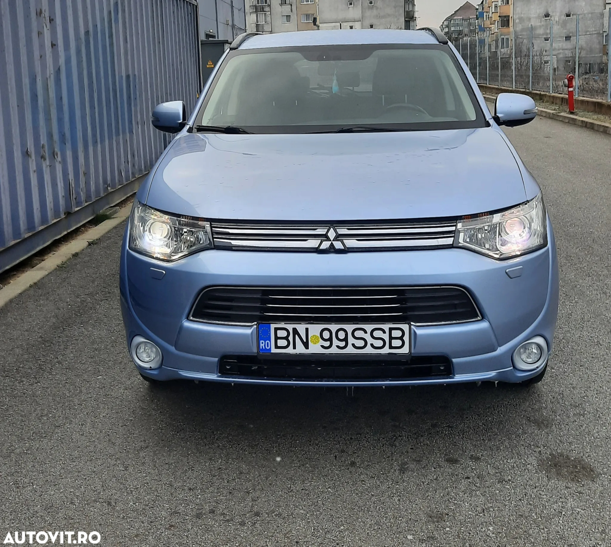 Mitsubishi Outlander 2.0 4WD Plug-In Hybrid - 3