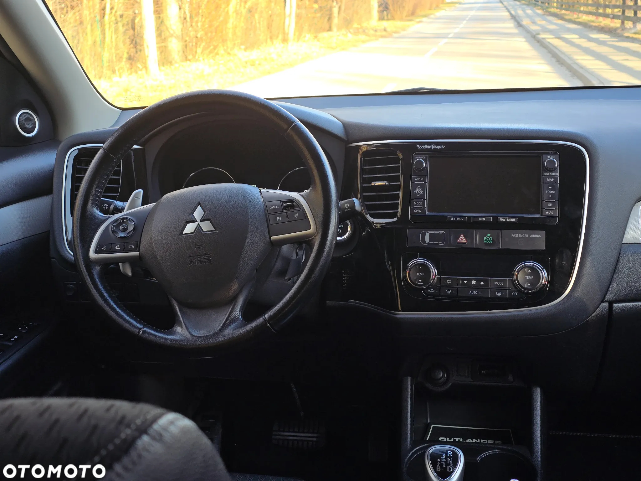 Mitsubishi Outlander 2.0 4WD Plug-In Hybrid - 23