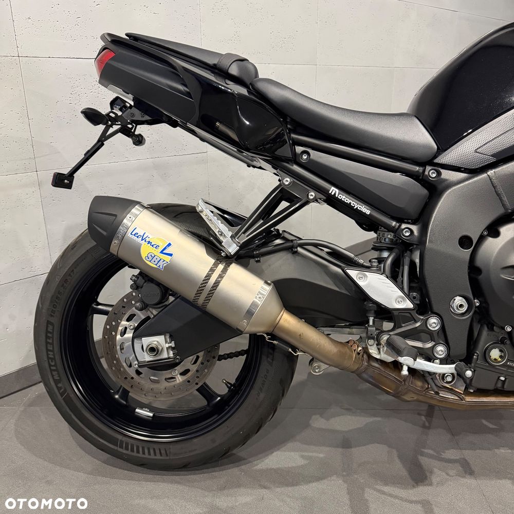 Yamaha FZ8 - 7