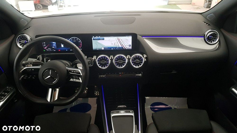 Mercedes-Benz GLA - 13