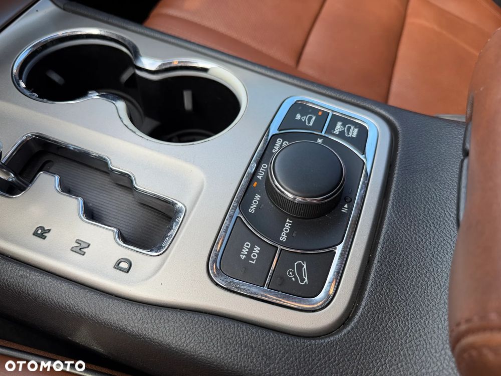 Jeep Grand Cherokee - 21
