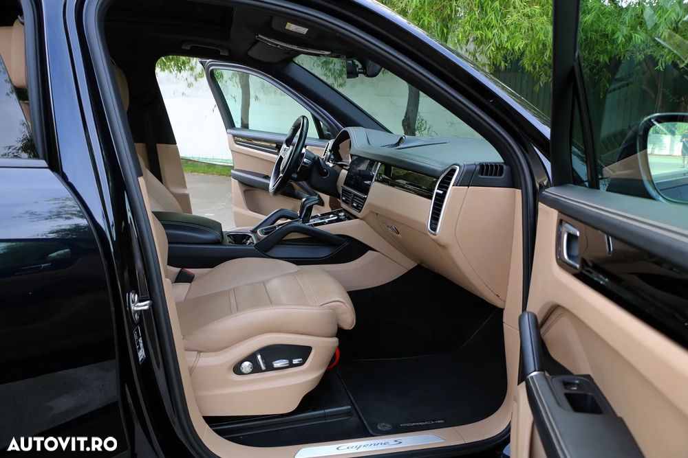 Porsche Cayenne S - 25