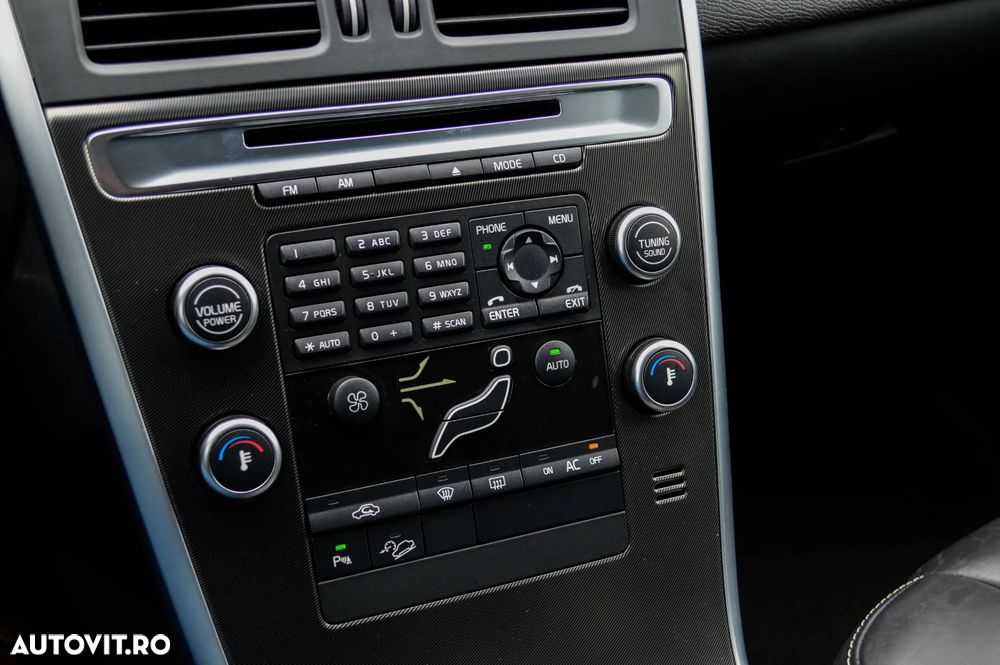 Volvo XC 60 D5 AWD Aut. RDesign - 19