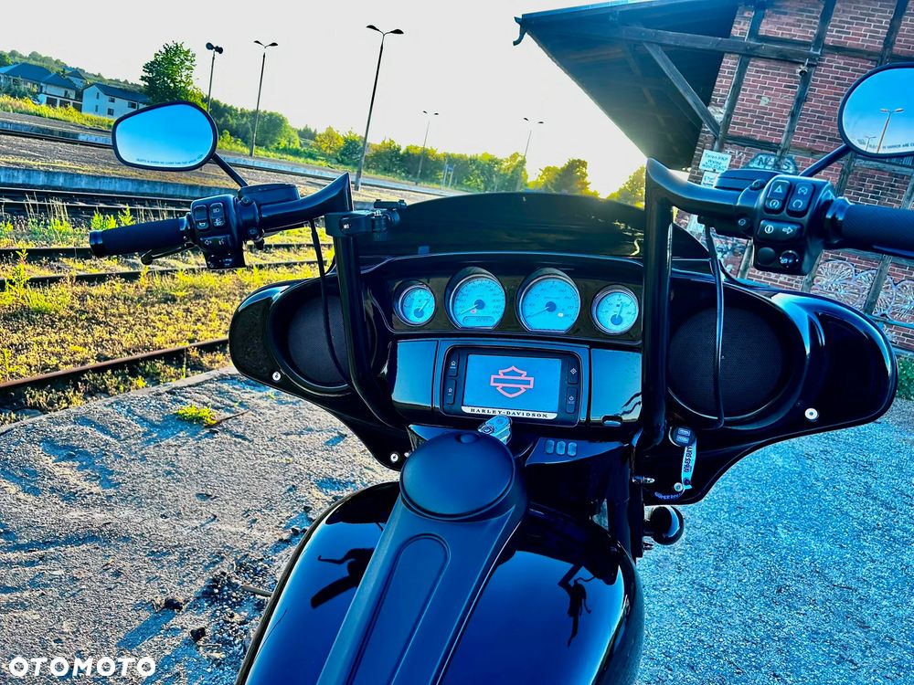 Harley-Davidson Touring Street Glide - 11