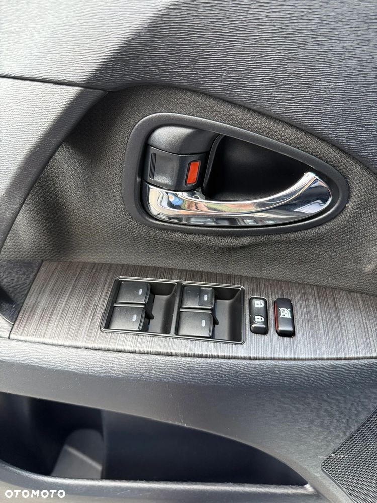 Toyota Avensis 1.8 Sol NAVI - 16