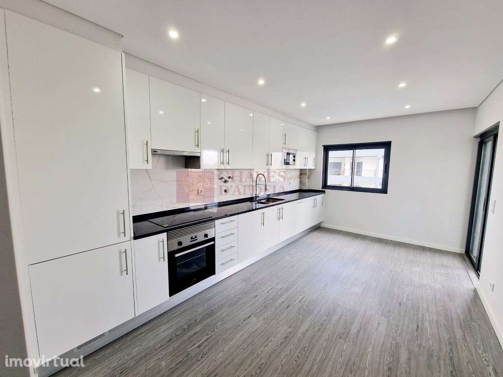 Apartamento T3 - Condomínio com piscinas e jardins - Grande imagem: 4/31