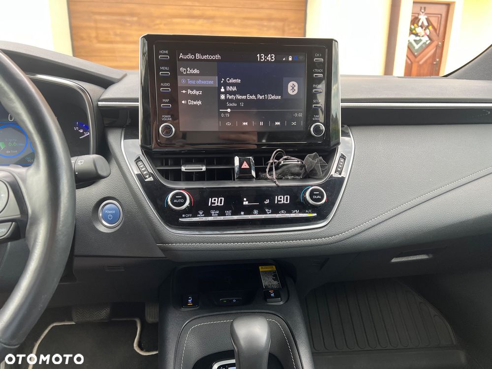 Toyota Corolla 2.0 Hybrid Executive - 16