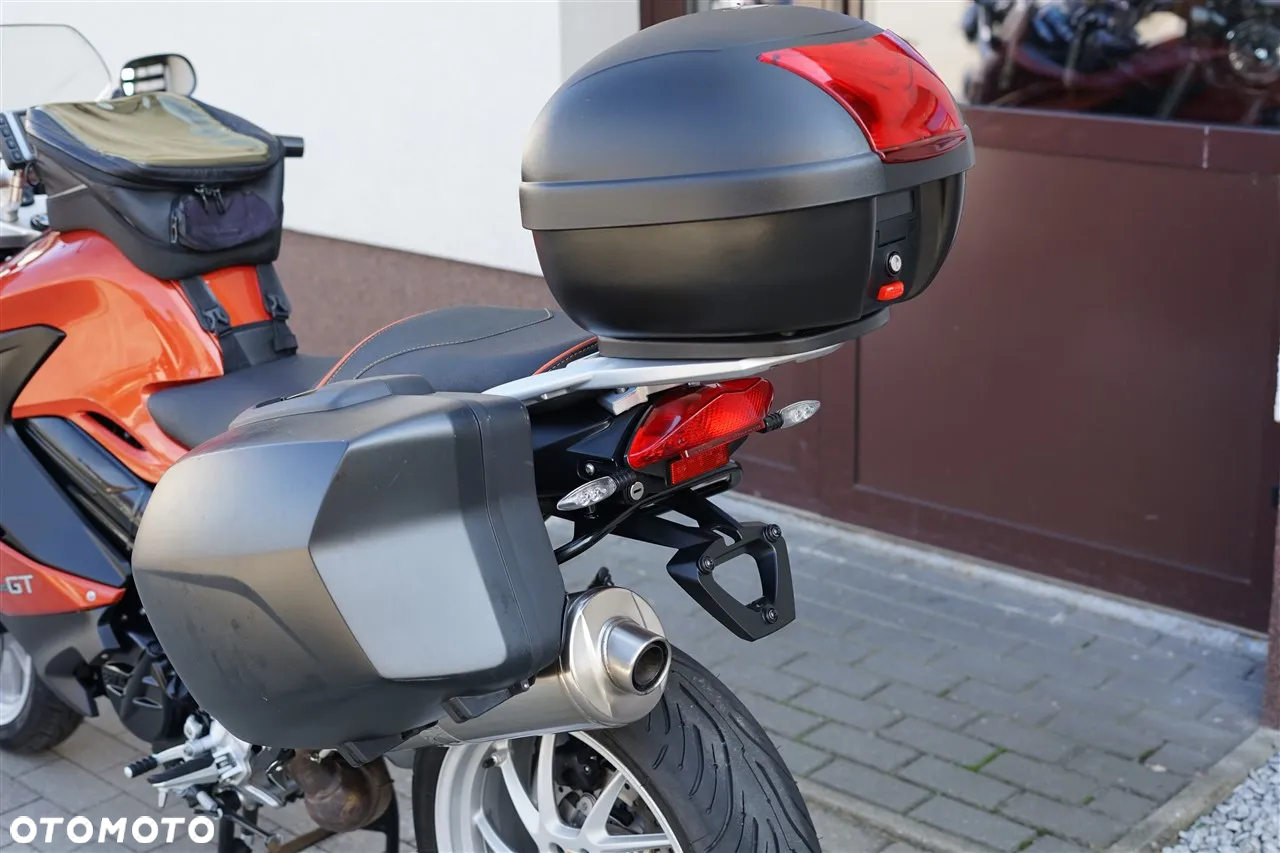 BMW F - 21