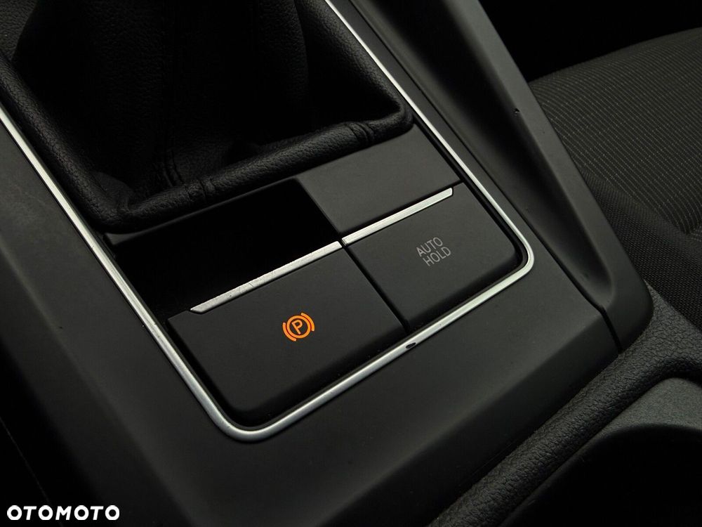 Volkswagen Golf - 25