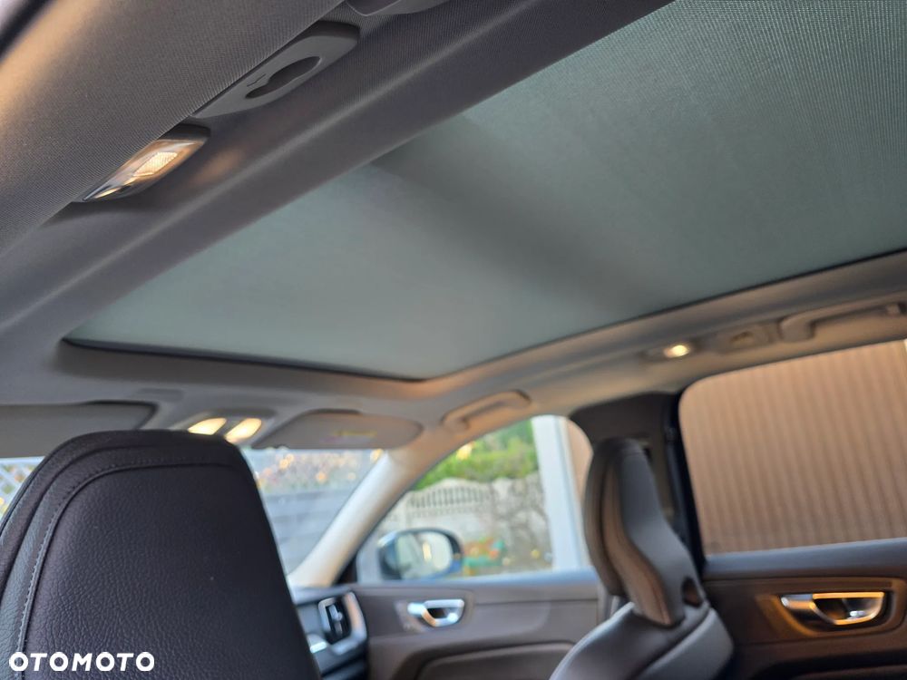 Volvo XC 60 T6 Plug-In Hybrid AWD Plus Dark - 37