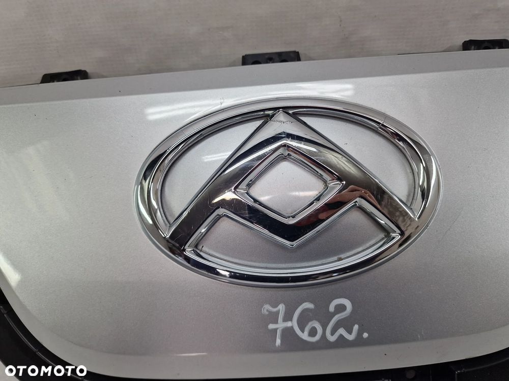 MAXUS EV30 E DELIVER 3 LOGO / KLAPKA ŁADOWANIA / GNIAZDO / GRILL PRZEDNI PRZÓD , NR AUKCJI GL762 - 3