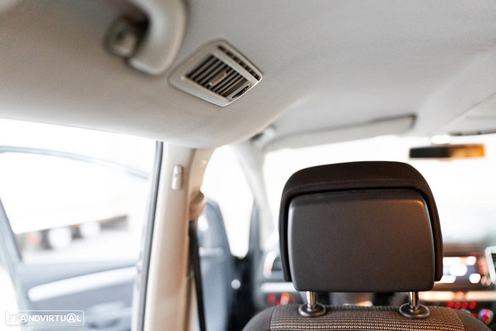 VW Sharan 2.0 TDI Confortline DSG - 38