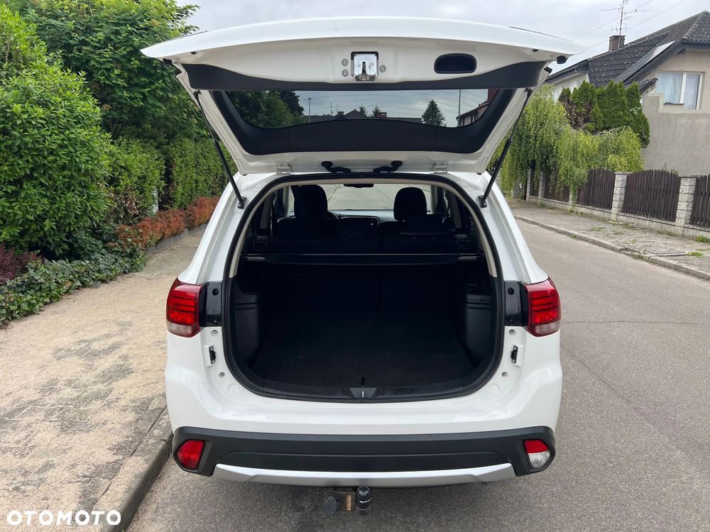 Mitsubishi Outlander - 11