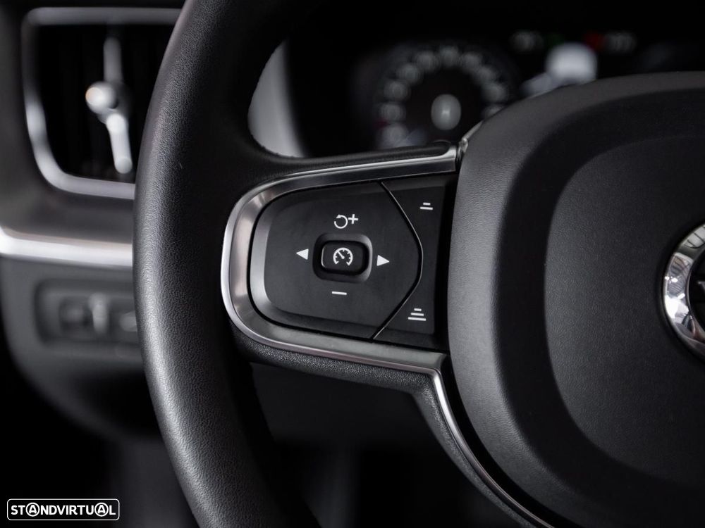 Volvo XC 60 2.0 T8 PHEV Momentum AWD - 16