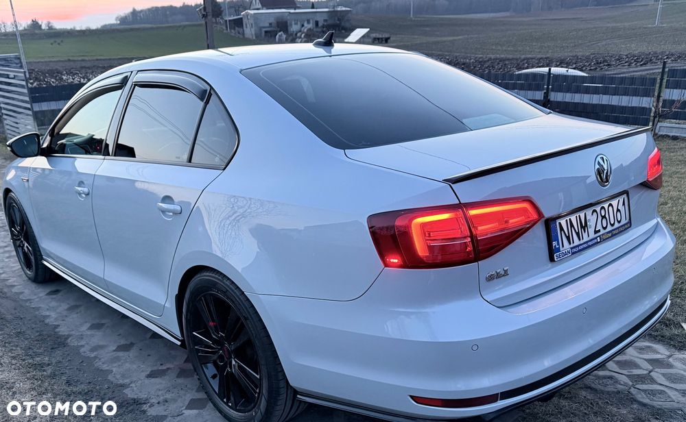 Volkswagen Jetta - 12
