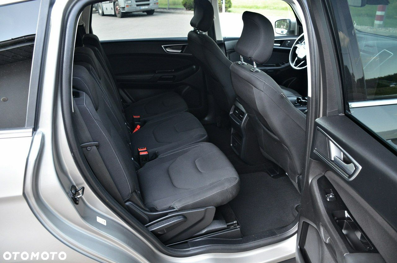 Ford S-Max - 13