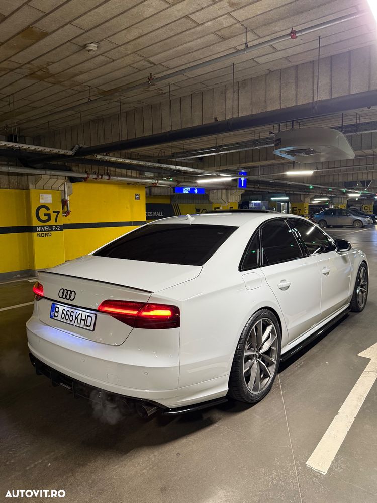 Audi S8 Plus - 3
