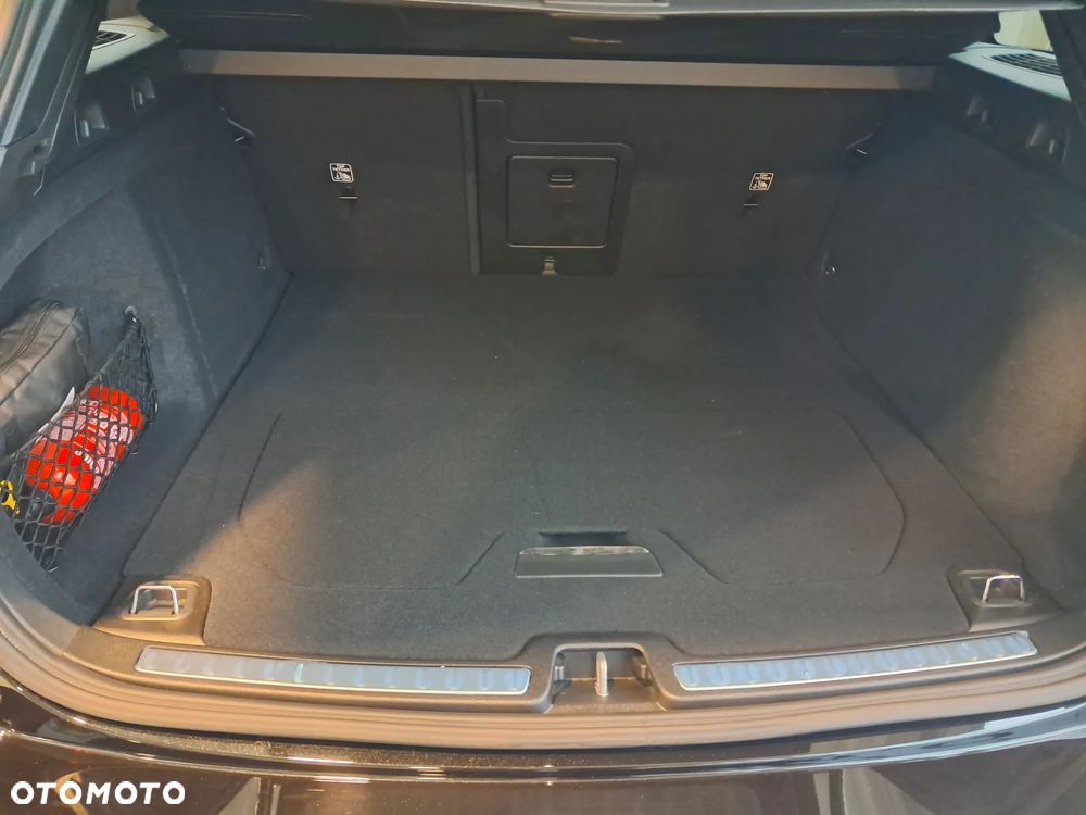 Volvo V60 B4 B Plus Dark - 31