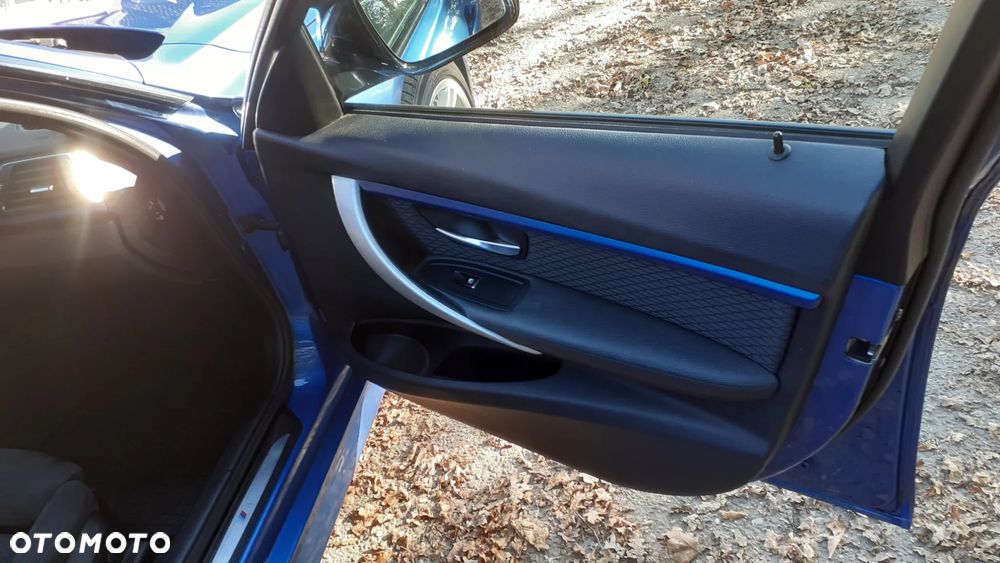 BMW Seria 3 320i xDrive M Sport - 23
