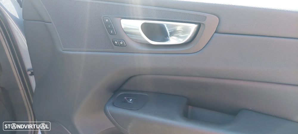 Volvo XC 60 2.0 T6 PHEV Plus Dark AWD - 28