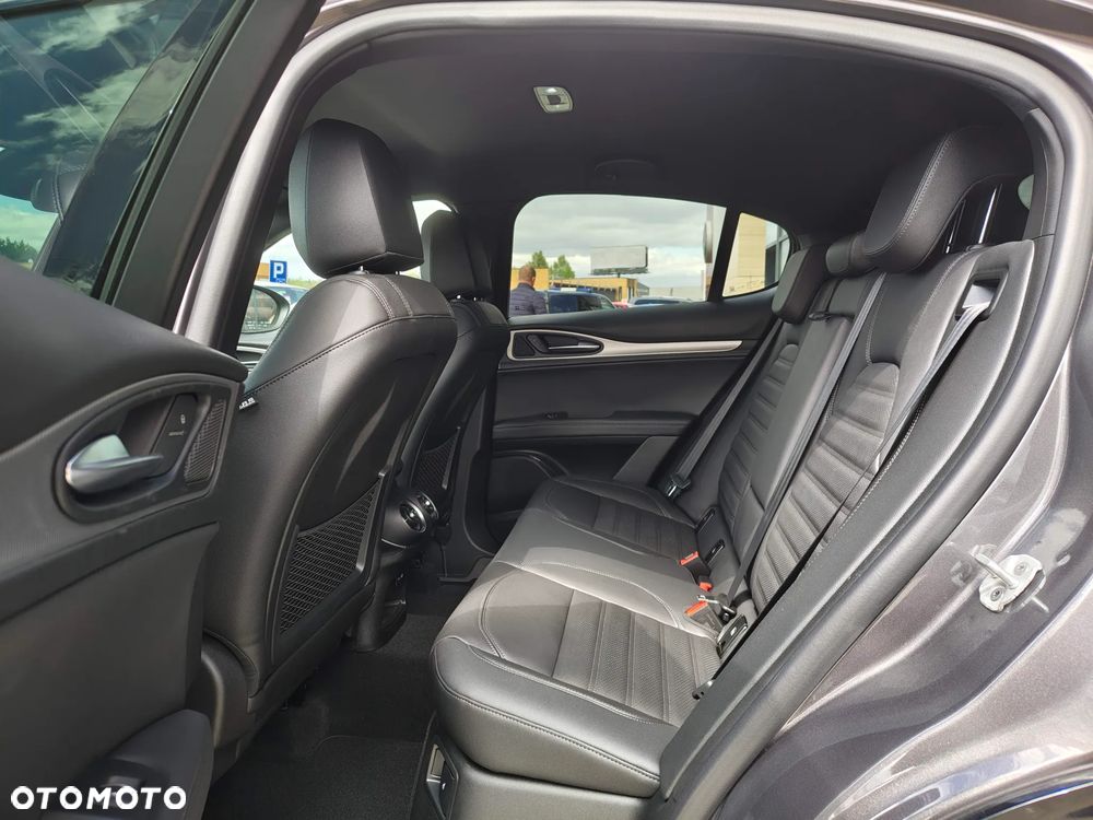 Alfa Romeo Stelvio - 10