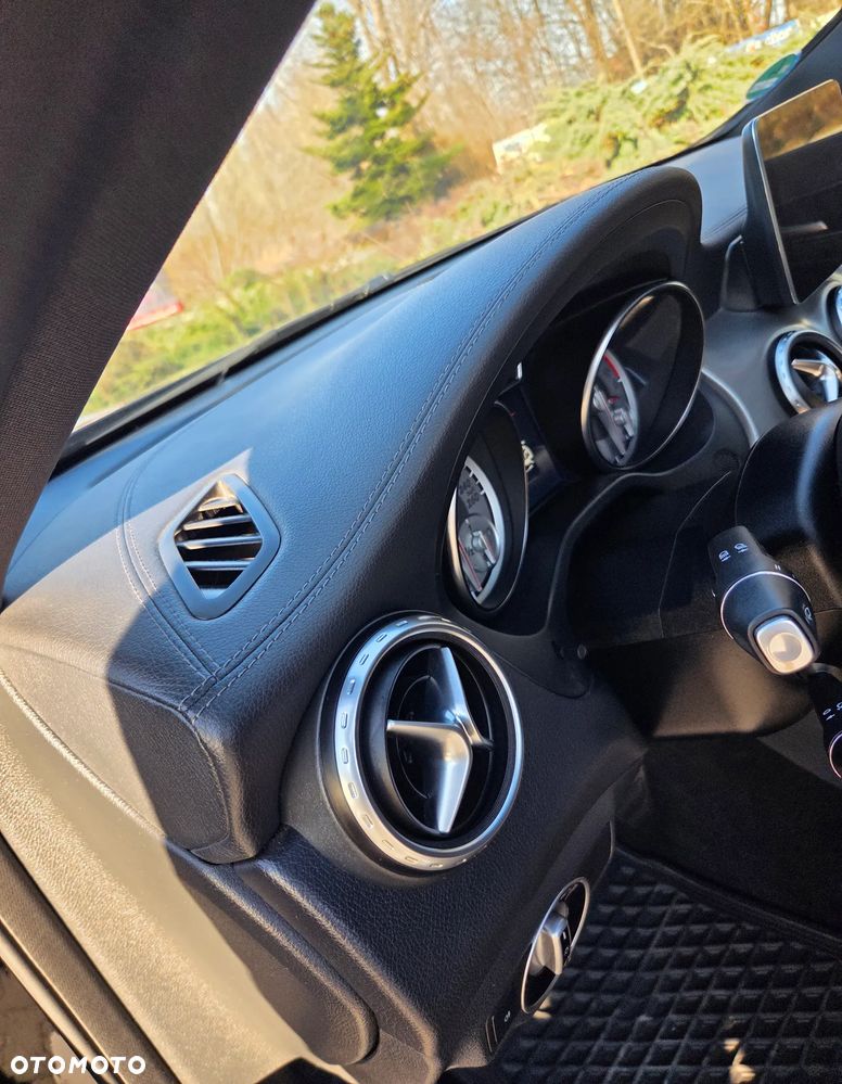 Mercedes-Benz GLA 220 d 4Matic 7G-DCT Style - 24