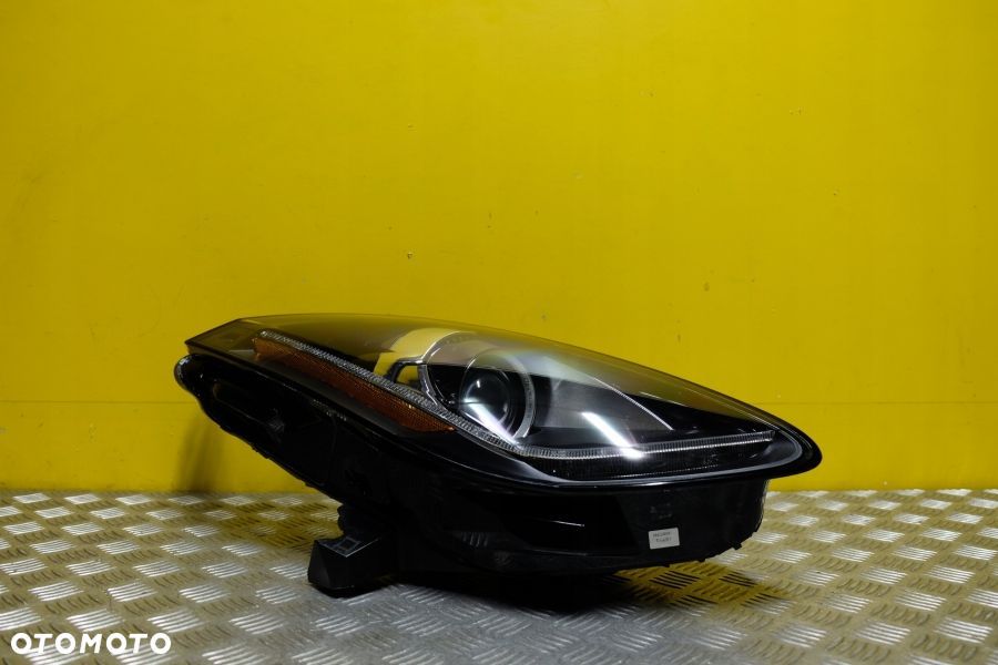 JAGUAR F-TYPE X152 2013- REFLEKTOR LAMPA XENON PRAWA 8PIN USA - 1