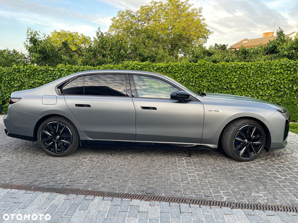 BMW Seria 7 M760e PHEV xDrive Individual Edition sport - 12