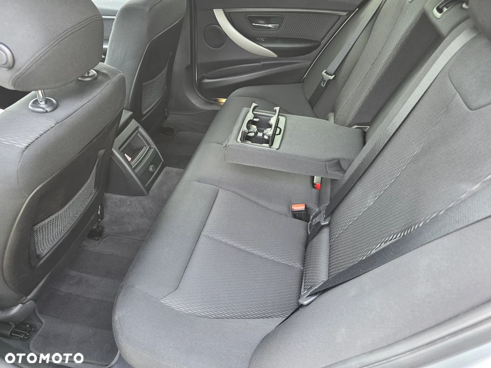 BMW Seria 3 318d - 20
