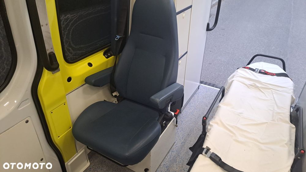 Mercedes-Benz Sprinter 319 CDI Ambulans karetka - 16