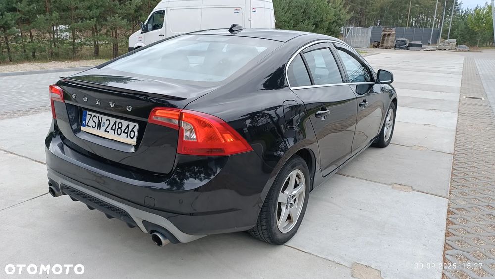 Volvo S60 D2 R-Design Momentum - 4