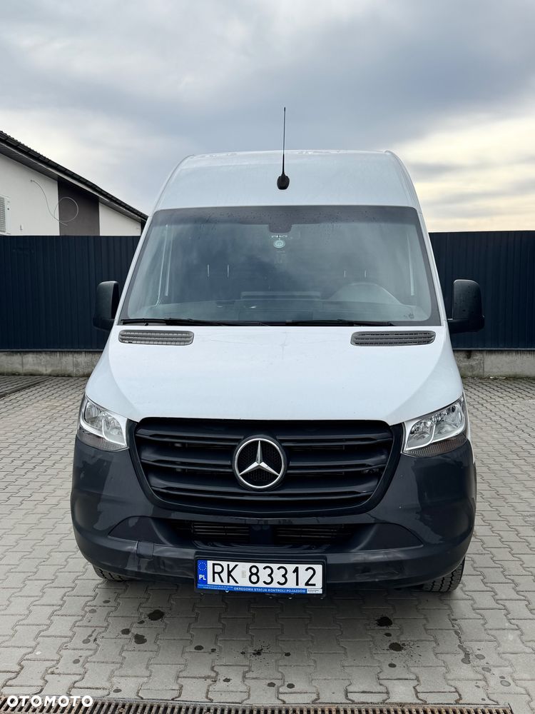 Mercedes-Benz Sprinter - 1