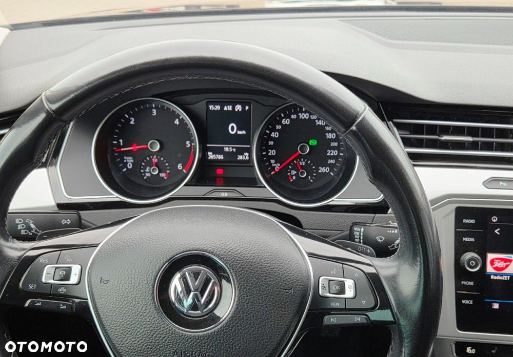 Volkswagen Passat - 14
