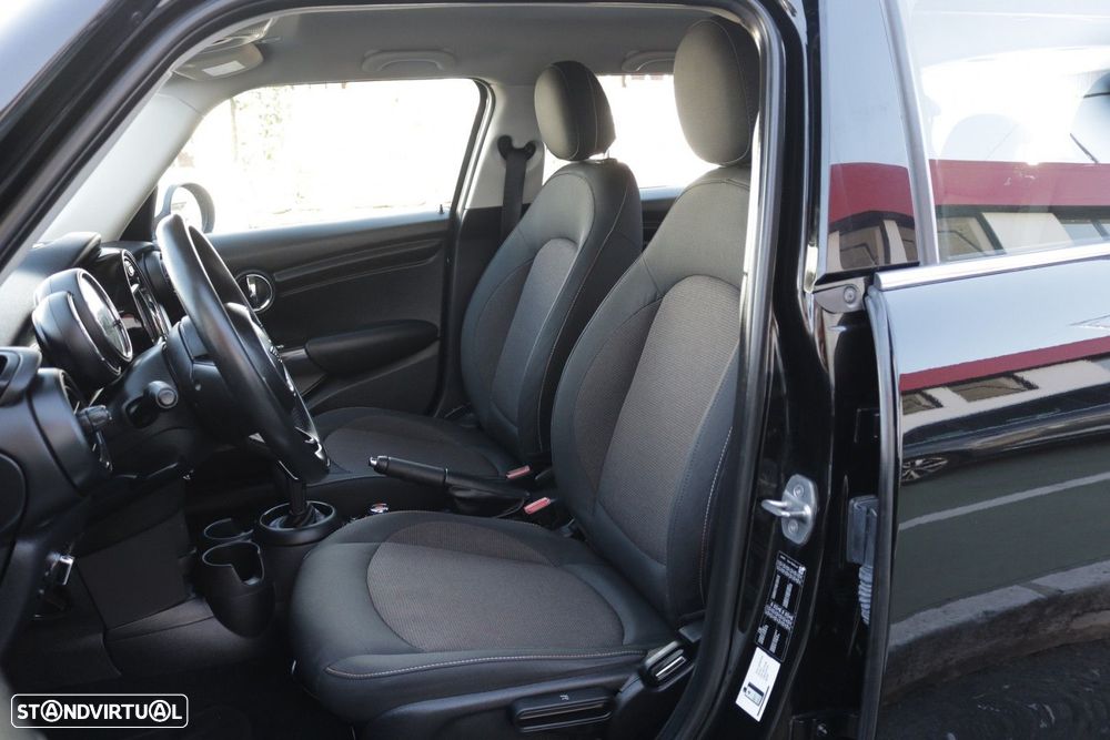 MINI 5 Portas Cooper D 4Business Auto - 15