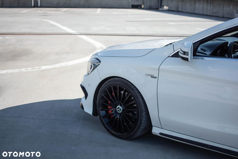 Mercedes-Benz CLA - 12