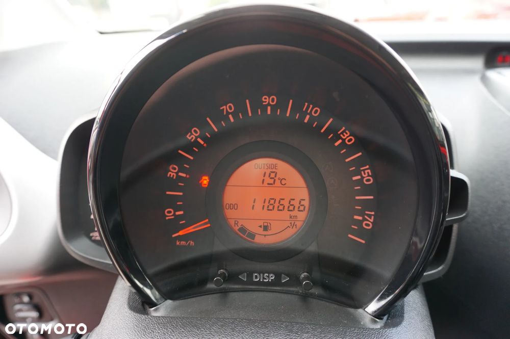 Toyota Aygo x-play Edition-S - 36