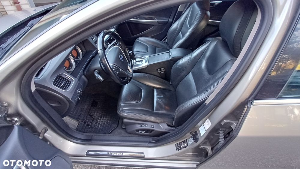 Volvo V60 D5 AWD Summum - 8
