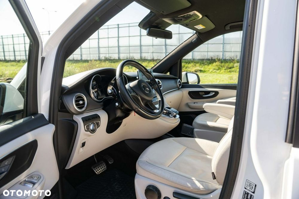 Mercedes-Benz Klasa V - 18