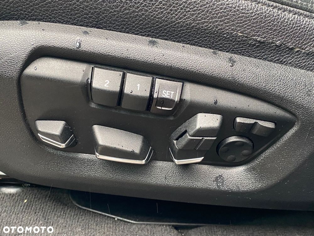 BMW X5 xDrive50i Sport-Aut - 25