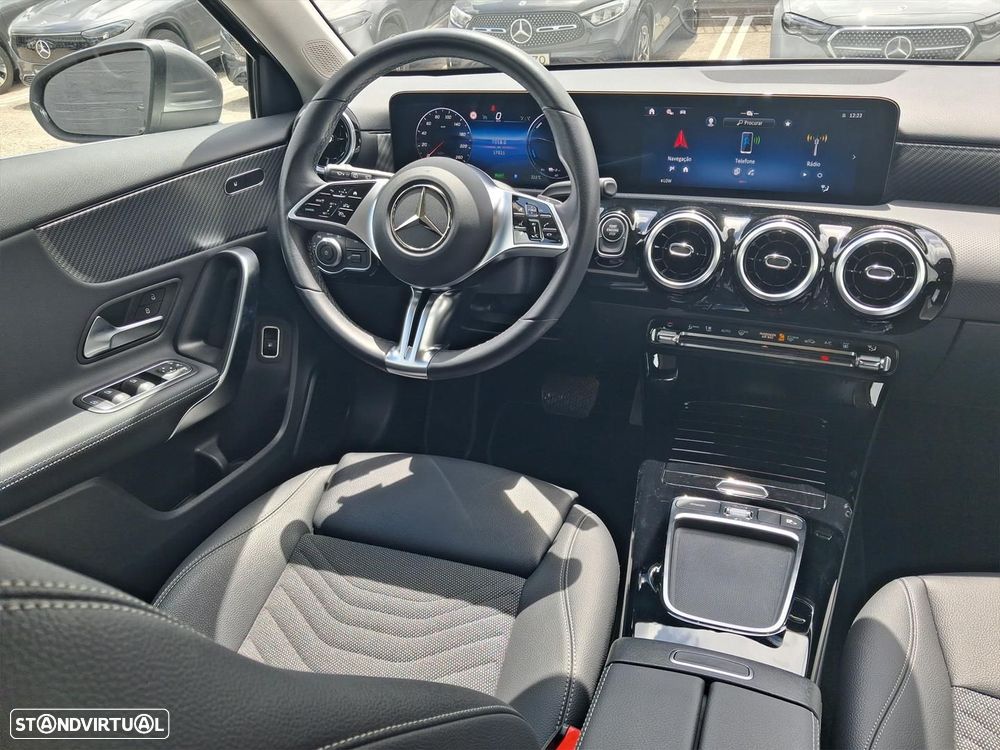 Mercedes-Benz A 250 e AMG Line - 17