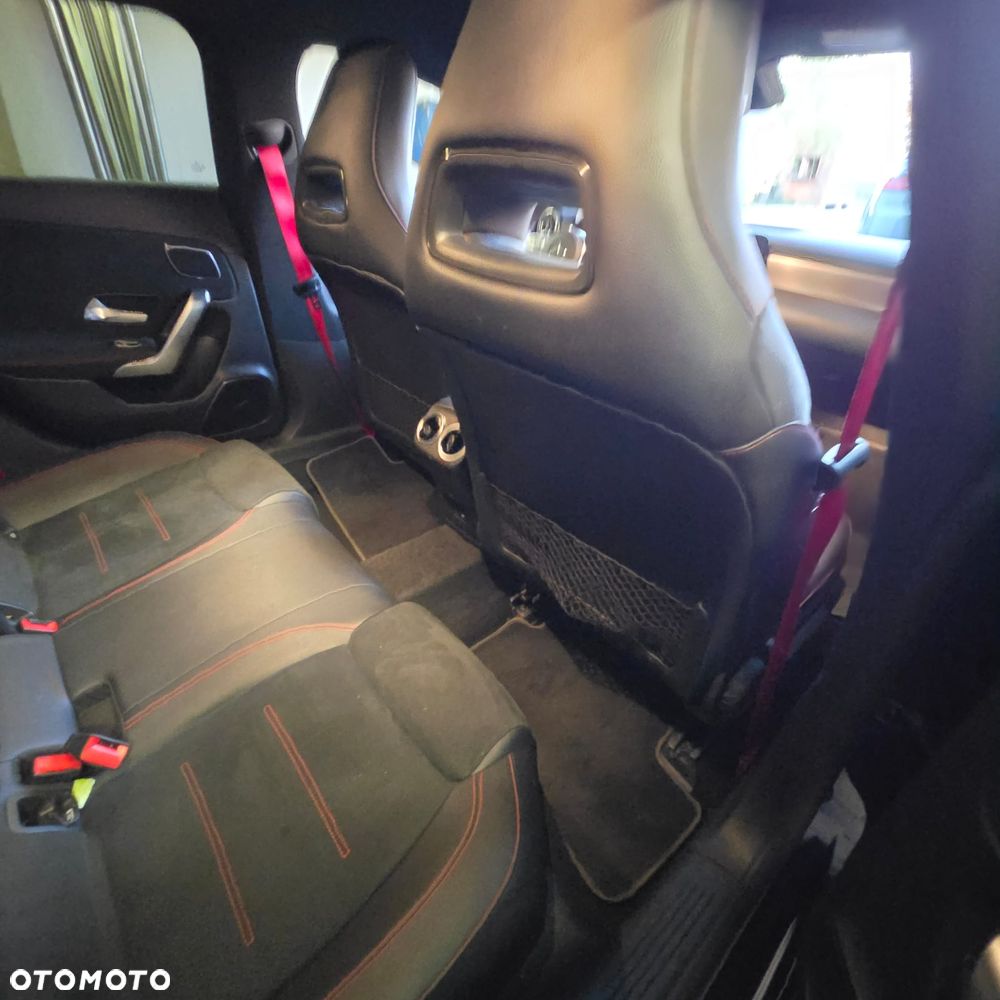 Mercedes-Benz CLA - 10