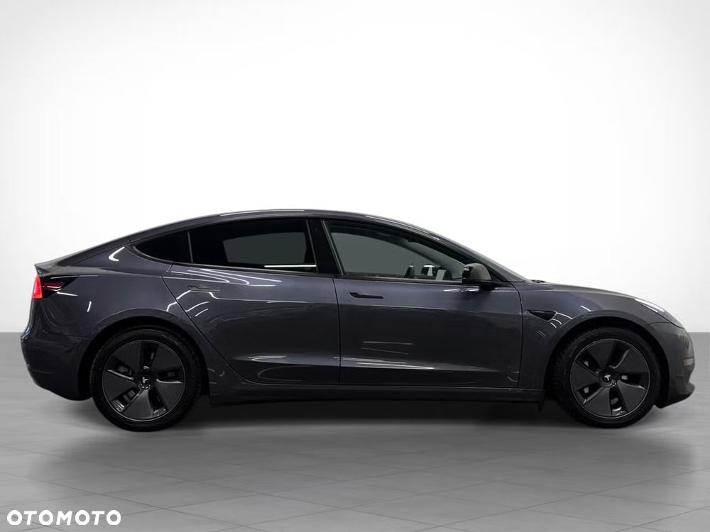 Tesla Model 3 - 5