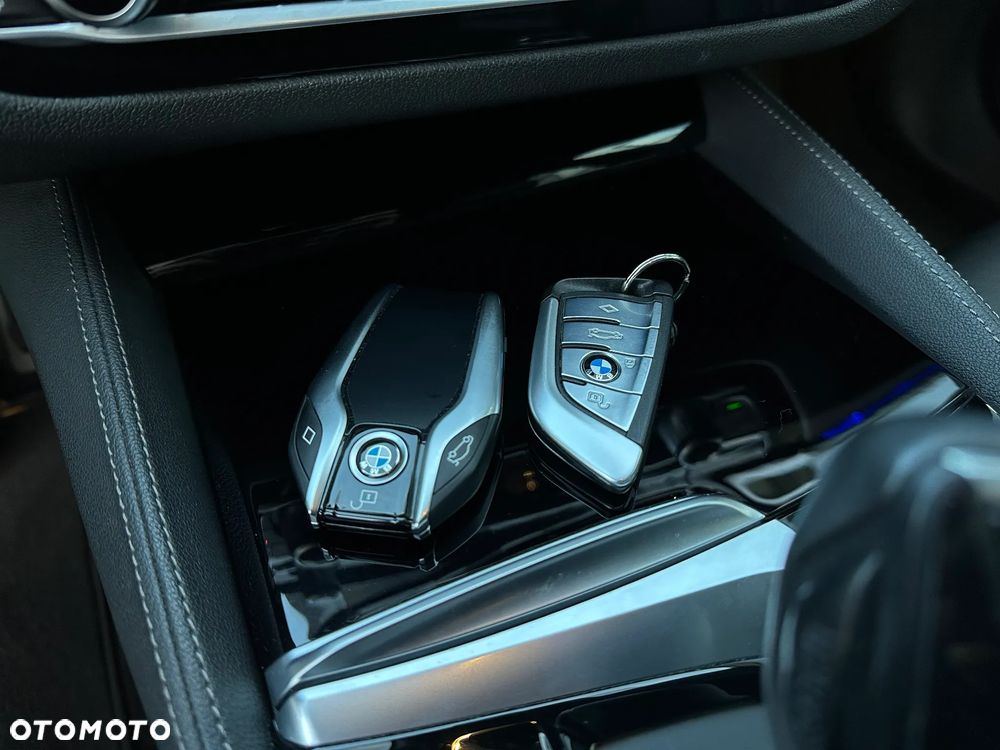 BMW Seria 5 520d M Sport - 24