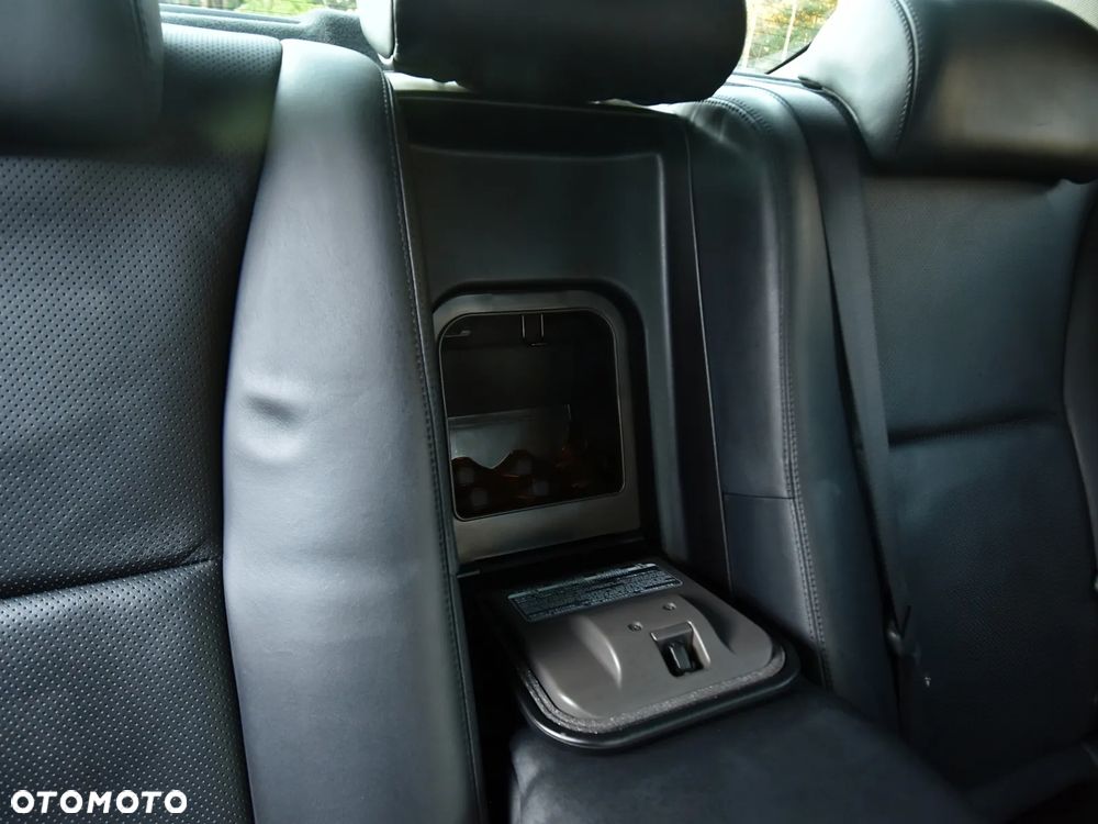 Lexus LS 600h Superior - 24
