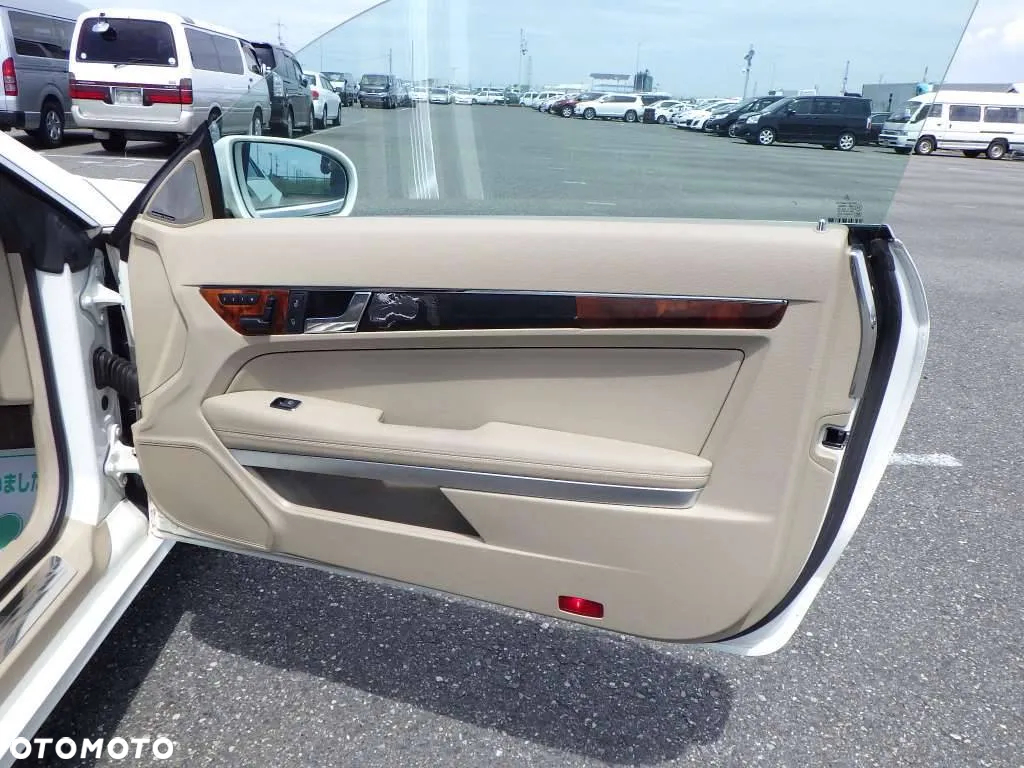 Mercedes-Benz Klasa E 350 Coupe 4Matic 7G-TRONIC - 28