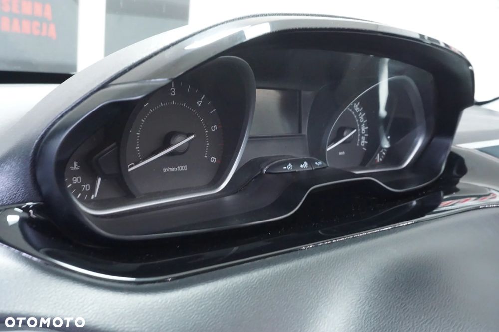 Peugeot 208 - 19
