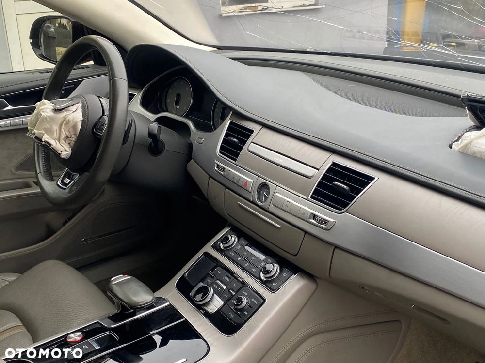 Audi S8 Plus - 14